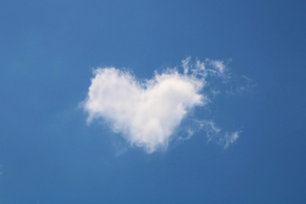 cuore nuvole cielo